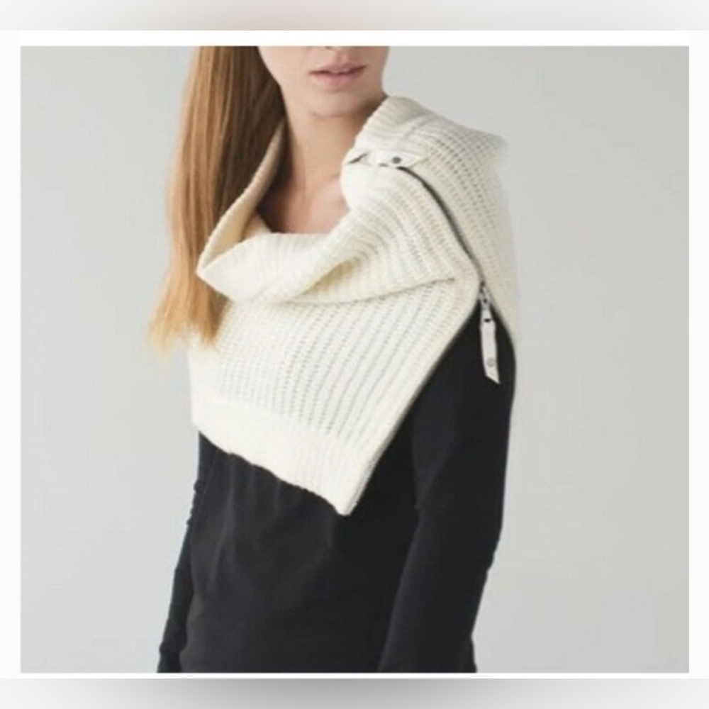 Lululemon Falling Freely Zippered Wool Scarf
